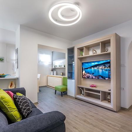 Apartments Dujmic - 50M From The Sea With Private Parking Ичичи Экстерьер фото