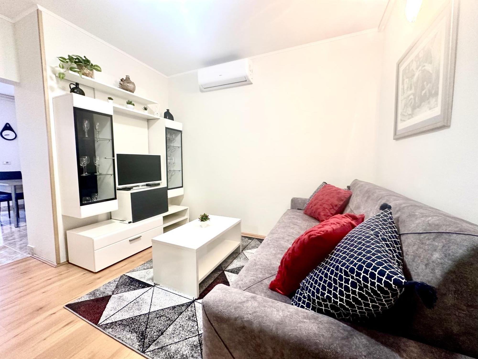 Apartments Dujmic - 50M From The Sea With Private Parking Ичичи Экстерьер фото