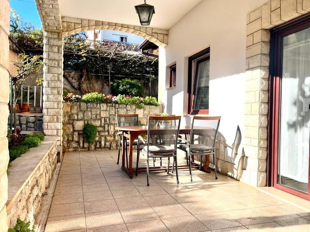 Apartments Dujmic - 50M From The Sea With Private Parking Ичичи Экстерьер фото