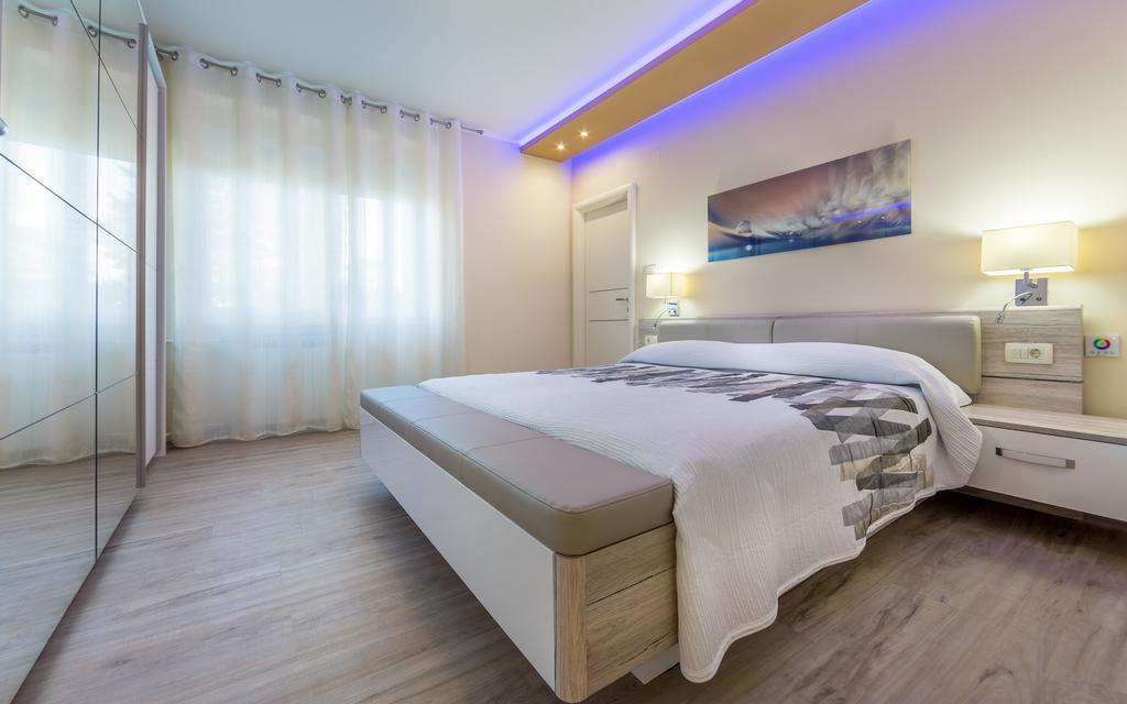 Apartments Dujmic - 50M From The Sea With Private Parking Ичичи Экстерьер фото