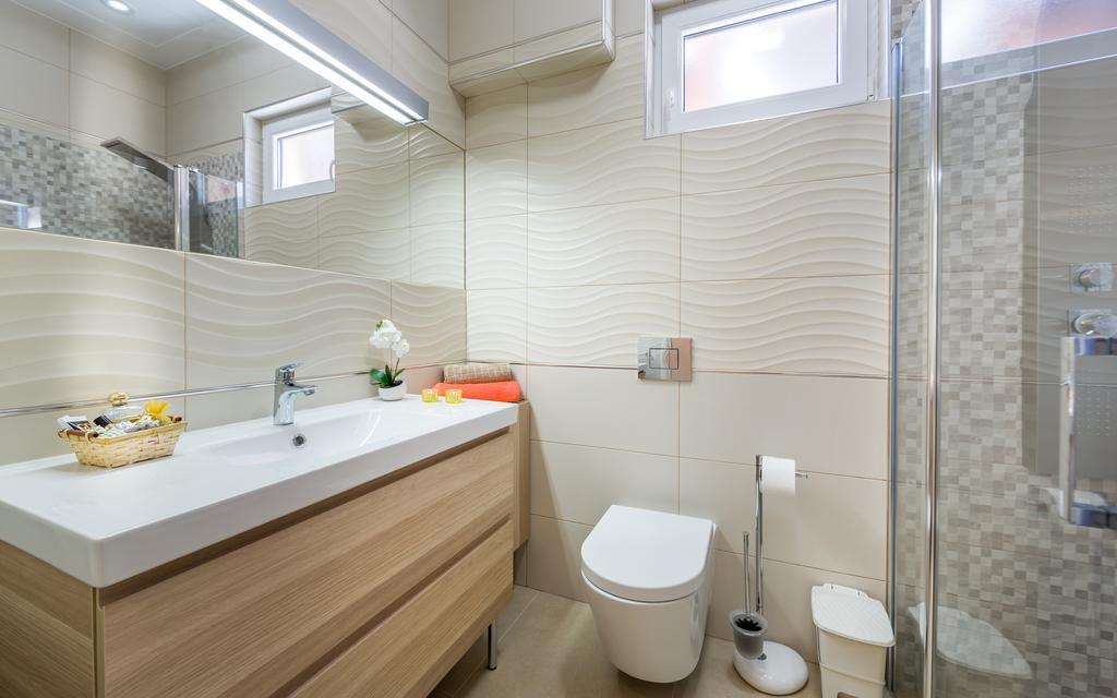Apartments Dujmic - 50M From The Sea With Private Parking Ичичи Экстерьер фото