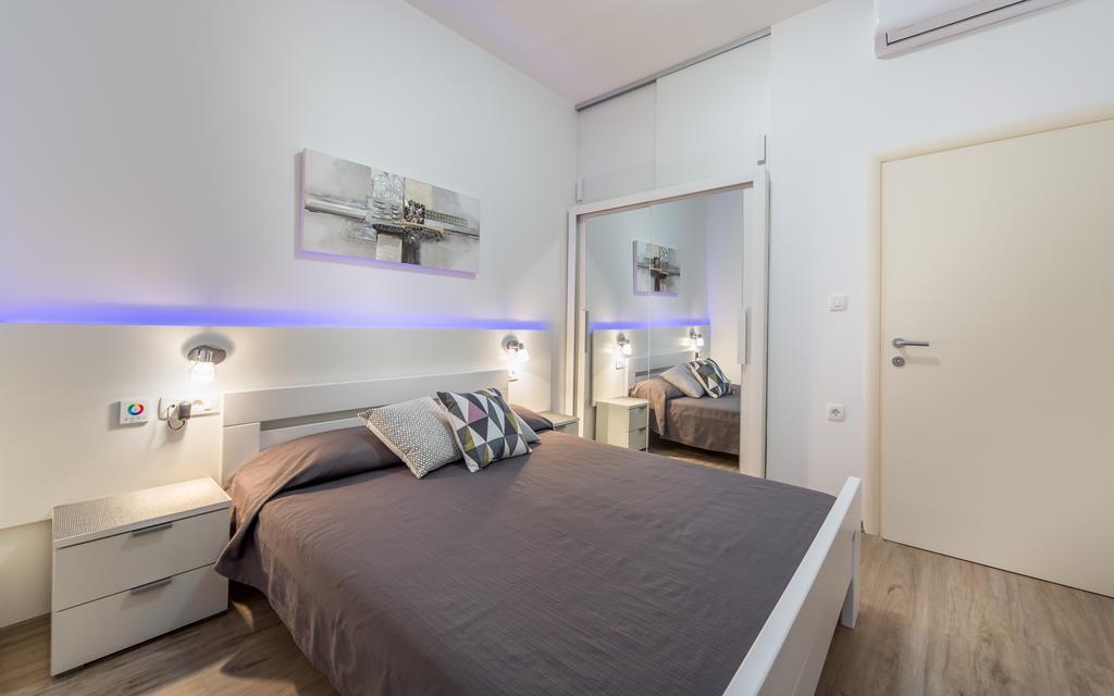 Apartments Dujmic - 50M From The Sea With Private Parking Ичичи Экстерьер фото