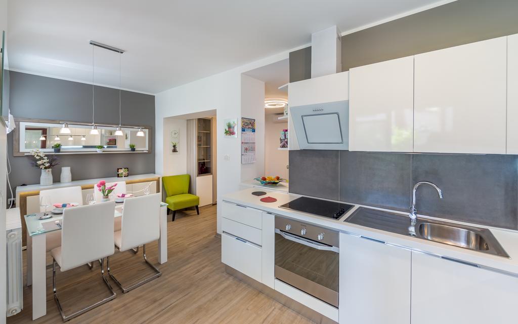 Apartments Dujmic - 50M From The Sea With Private Parking Ичичи Экстерьер фото
