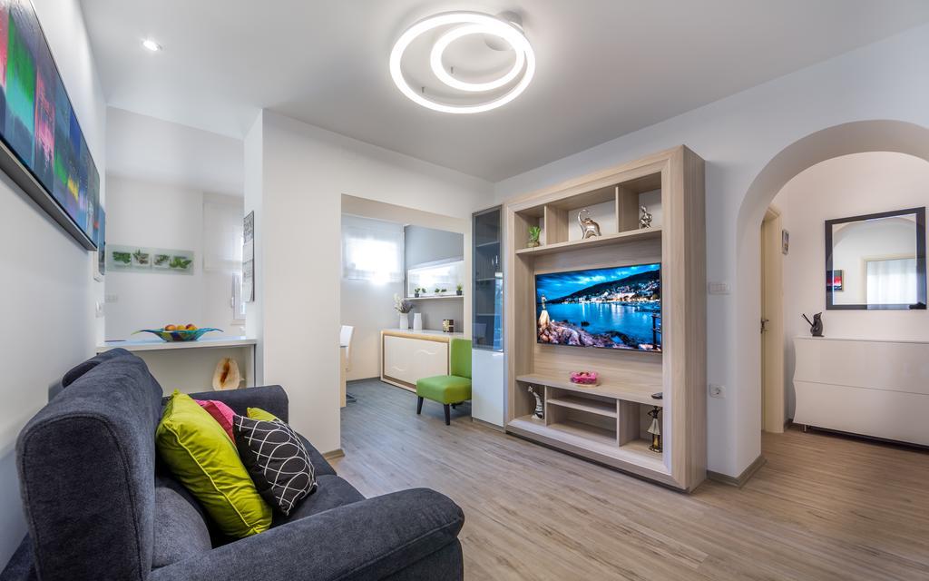 Apartments Dujmic - 50M From The Sea With Private Parking Ичичи Экстерьер фото