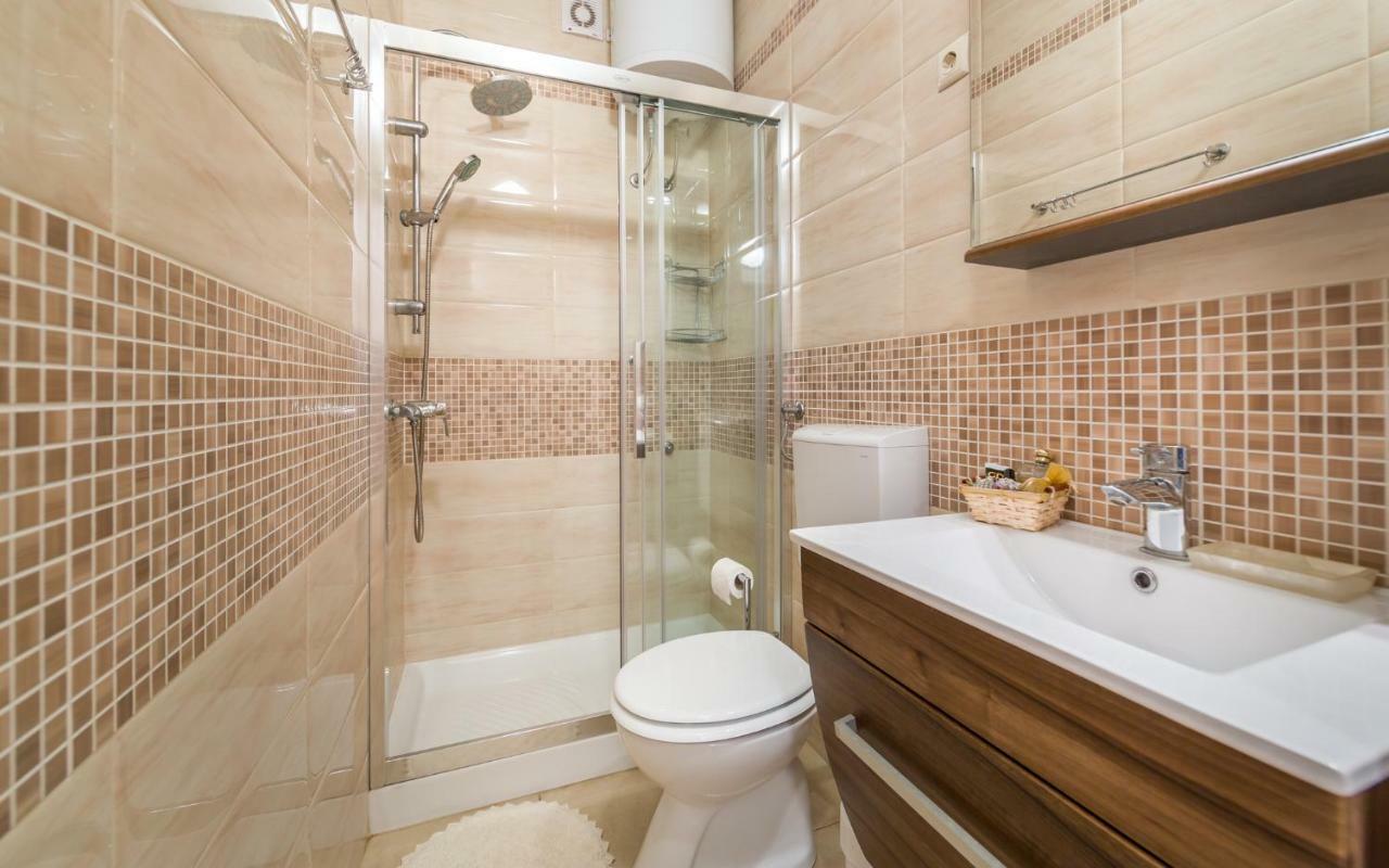 Apartments Dujmic - 50M From The Sea With Private Parking Ичичи Экстерьер фото